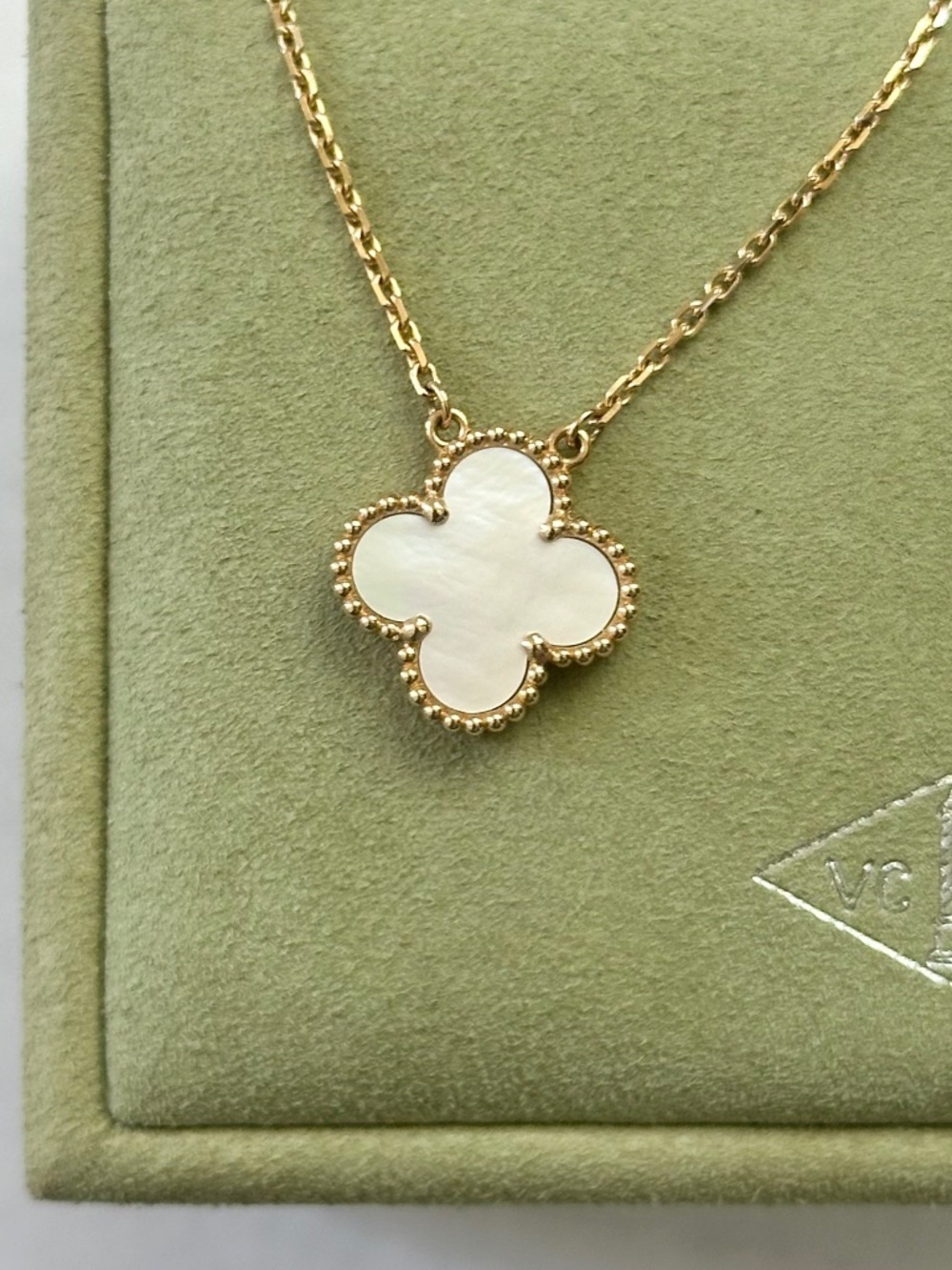 Van Cleef & Arpels Vintage Alhambra Pendant Necklace 18K Yellow Gold MOP 2026!!